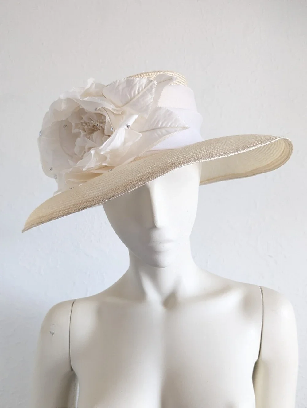 Vintage Joe Bill Miller Off-White Huge Crystal Studded Silk Flower Straw Hat - Picture 2 of 5